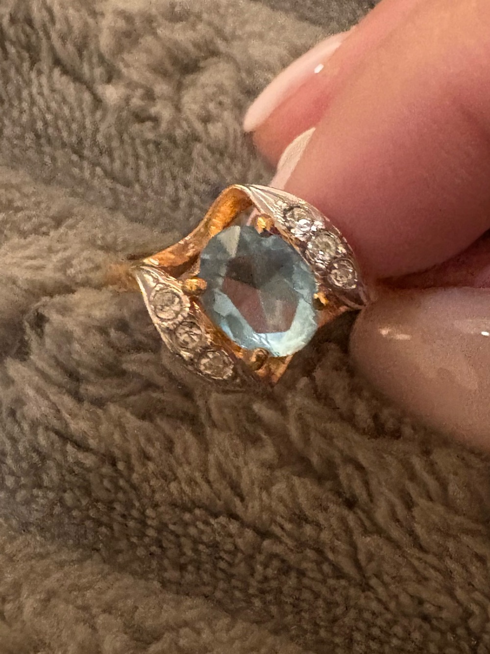 Women’s Gold Tone Austrian Crystal Blue Cocktail Ring Size Medium New with Tag